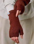 merz b schwanen SKWW02 unisex handgelenkswärmer merino seide kaschmir nut